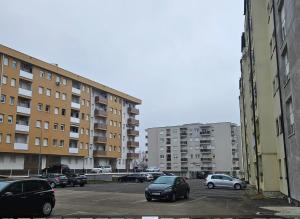 Το κτήριο όπου στεγάζεται  το διαμέρισμα