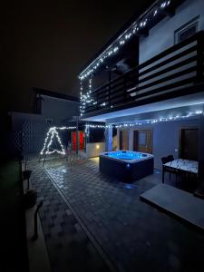 La alberca dentro o cerca de View&Wine