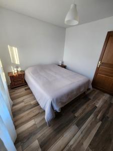 Ένα ή περισσότερα κρεβάτια σε δωμάτιο στο Appartement rez-de-jardin avec terrasse privative +6 φωτογραφίες