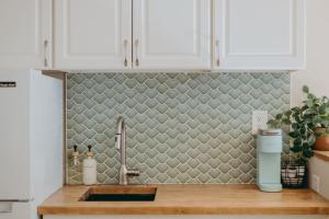 Η κουζίνα ή μικρή κουζίνα στο Maisonette on Duke - Downtown +16 φωτογραφίες