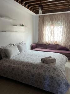 Ένα ή περισσότερα κρεβάτια σε δωμάτιο στο Amina résidence