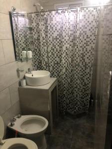 Ένα μπάνιο στο La casa de nona