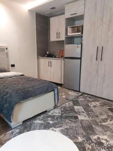 Η κουζίνα ή μικρή κουζίνα στο Kansas Hotel Amman - فندق كانساس عمّان