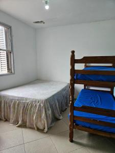 En eller flere senge i et værelse på Edifício Açucena Beira Mar - Praia do Tombo