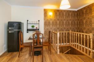 Η κουζίνα ή μικρή κουζίνα στο Old Town 60m2 Suite on 2 floors next to Town Hall