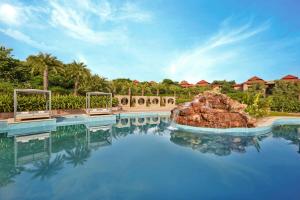 La alberca dentro o cerca de The Westin Jaipur Kant Kalwar Resort and Spa 18 fotos más