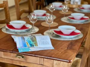 Afbeelding uit fotogalerij van Gite à la ferme, Jacuzzi privatif, tout compris in Sizun