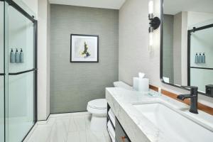 Et badeværelse på Residence Inn by Marriott Denver Belleview