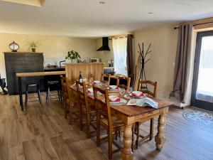 Afbeelding uit fotogalerij van Gite à la ferme, Jacuzzi privatif, tout compris in Sizun