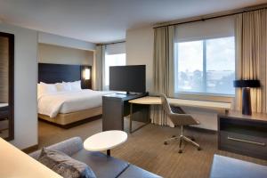 Кровать или кровати в номере Residence Inn by Marriott Cary Raleigh