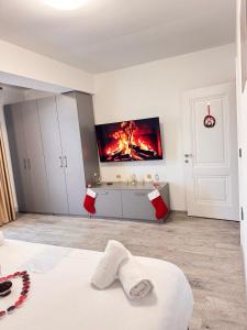 a bedroom with a bed with a fireplace in the background at Erwin s Studio Sky View in Bariera Vîlcii