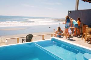 Επισκέπτες που μένουν στο AST Surf Hotel