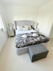 Postel nebo postele na pokoji v ubytování 4-Bed Home for Contractors & Relocation - Sleeps 8