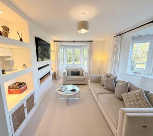 Χώρος καθιστικού στο Large 4-Bedroom Home Ideal for Contractors and Long Stays