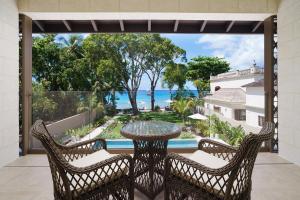 Naturlandskabet i nærheden af villaen + 14 billeder