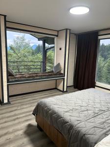 Postel nebo postele na pokoji v ubytování Woodvel Верховина Котедж