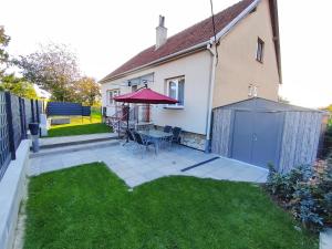 Το κτήριο όπου στεγάζεται  η παραθεριστική κατοικία