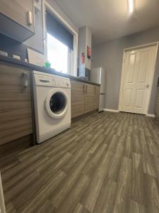 Kuchyň nebo kuchyňský kout v ubytování Lake District Fully Furnished Home