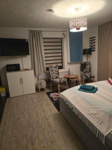 a hotel room with a bed and a table and chairs at Heimathafen Ückeritz Boutique Hotel in Ueckeritz