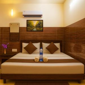 En eller flere senge i et værelse på Rainbow Inn - Opp Azadpur Main Mandi + 10 billeder