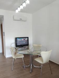 TV/trung tâm giải trí tại Monoambiente a estrenar con Balcón