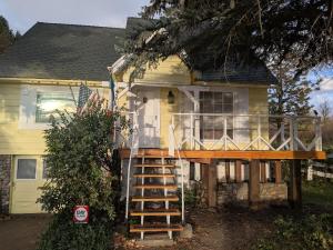 Το κτήριο όπου στεγάζεται  η παραθεριστική κατοικία