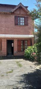 Το κτήριο όπου στεγάζεται  η παραθεριστική κατοικία