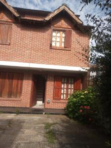 Το κτήριο όπου στεγάζεται  η παραθεριστική κατοικία