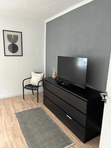 Μια τηλεόραση ή/και κέντρο ψυχαγωγίας στο LAHNBLICK 3 Schlafzimmer, Parkplatz, WLAN