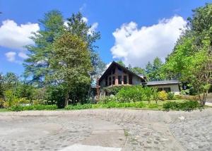 Το κτήριο όπου στεγάζεται  η παραθεριστική κατοικία