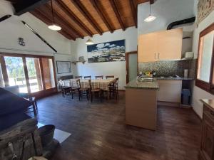 Kuchyň nebo kuchyňský kout v ubytování Xalet de muntanya en Parc Natural a 2000 metres + 45 fotografií