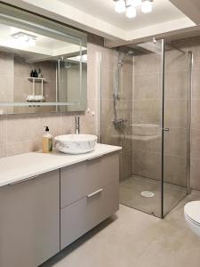 Et badeværelse på Hyggelig Gård Nær Bergen Med Spabad + 32 billeder