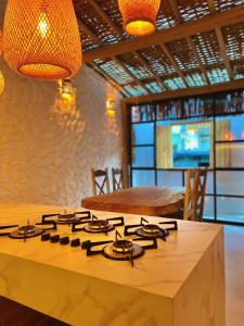 Μια τηλεόραση ή/και κέντρο ψυχαγωγίας στο Kza Rustic Home