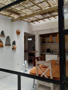 Η κουζίνα ή μικρή κουζίνα στο Kza Rustic Home