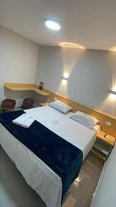 Postel nebo postele na pokoji v ubytování Hotel Ellos - Estacionamento e Café da Manhã Incluso