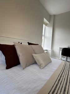 Ένα ή περισσότερα κρεβάτια σε δωμάτιο στο Central Aldershot Private room, Near Station & Town Centre +9 φωτογραφίες