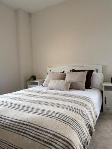 Ένα ή περισσότερα κρεβάτια σε δωμάτιο στο Central Aldershot Private room, Near Station & Town Centre