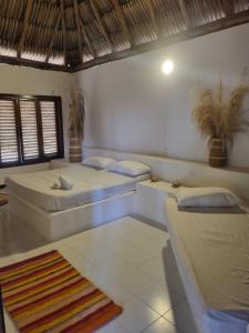 Giường trong phòng chung tại Hostal nido tortuga