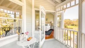 Μπαλκόνι ή βεράντα στο Haven by AvantStay Luxury Beachfront Home w Pool Gorgeous Patios