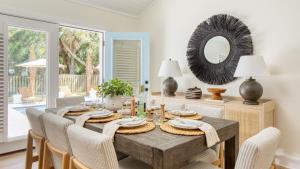 Φωτογραφία από το άλμπουμ του Sawyer by AvantStay Stunning Isle Of Palms Home w Pool σε Isle of Palms