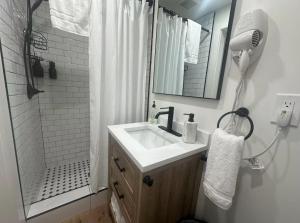 Ένα μπάνιο στο Monterey Bay Hideaway