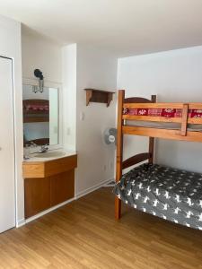 Giường trong phòng chung tại Unit 228 Val des Neiges - 2 bedrooms - 6 people