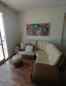 a living room with a couch and a table at 3 habitaciones 2 Aires Central in Cúcuta