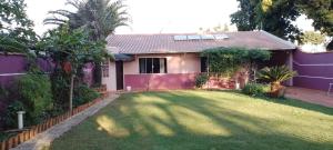 Foto de Aconchegante Quarto com Piscina