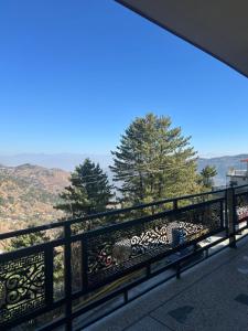 Φωτογραφία από το άλμπουμ του Deluxe Master Room with Private Terrace and Mountain View Askari Lodges Murree σε Murree +11 φωτογραφίες