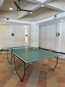 a ping pong table in the middle of a room at Villa vacacional piscina en playa dormida in Santa Marta