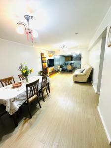 Khu vực ghế ngồi tại Apartamento San Borja +25 ảnh