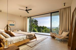 Ένα ή περισσότερα κρεβάτια σε δωμάτιο στο Ohana Villa - Ocean View and a Walk to the Beach