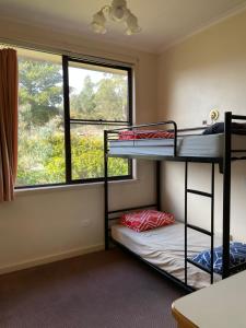 Ένα ή περισσότερα κρεβάτια σε δωμάτιο στο sj hostel