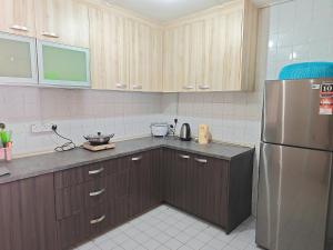 Η κουζίνα ή μικρή κουζίνα στο Saradise Staycation